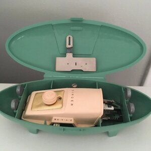 1960's Singer Buttonholer With Green Clam Shell Case & 4 Template Attachments